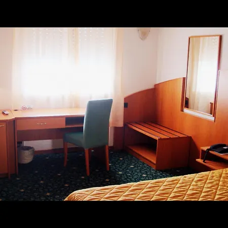 Hotel Cristallo 3*
