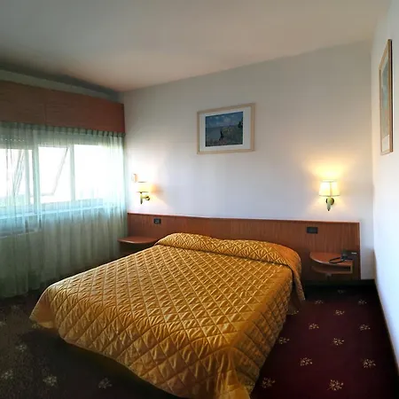 Hotel Cristallo 3*